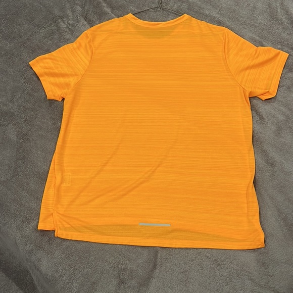 Men’s Bright orange XL tee. Worn very few times. Very good condition - Picture 2 of 4